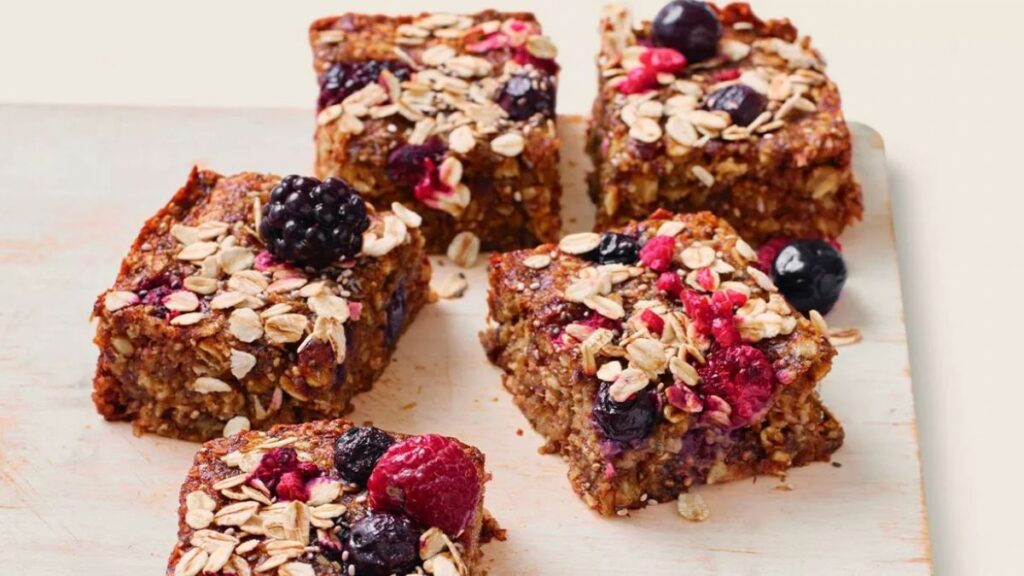 Recipe: Berry, Date & Oat Breakfast Slice
